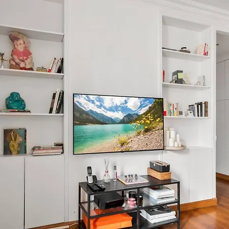 Elegant, 8 Central, Proche Saint-lazare Appartement Parijs