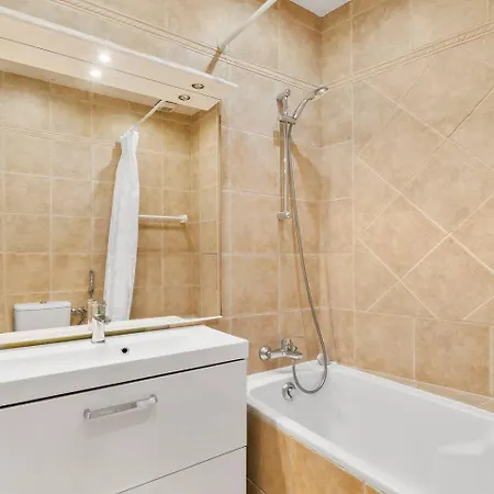 Elegant, 8 Central, Proche Saint-lazare Appartement Parijs